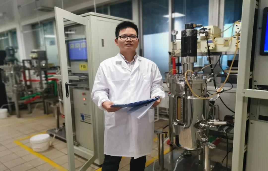 【“五一劳模谈”系列报道之三】扎根生产一线的人才工匠、劳动模范———记星湖科技技术中心副主任、高级工程师蔡友华 【“五一劳模谈”系列报道之三】扎根生产一线的人才工匠、劳动模范———记星湖科技技术中心副主任、高级工程师蔡友华