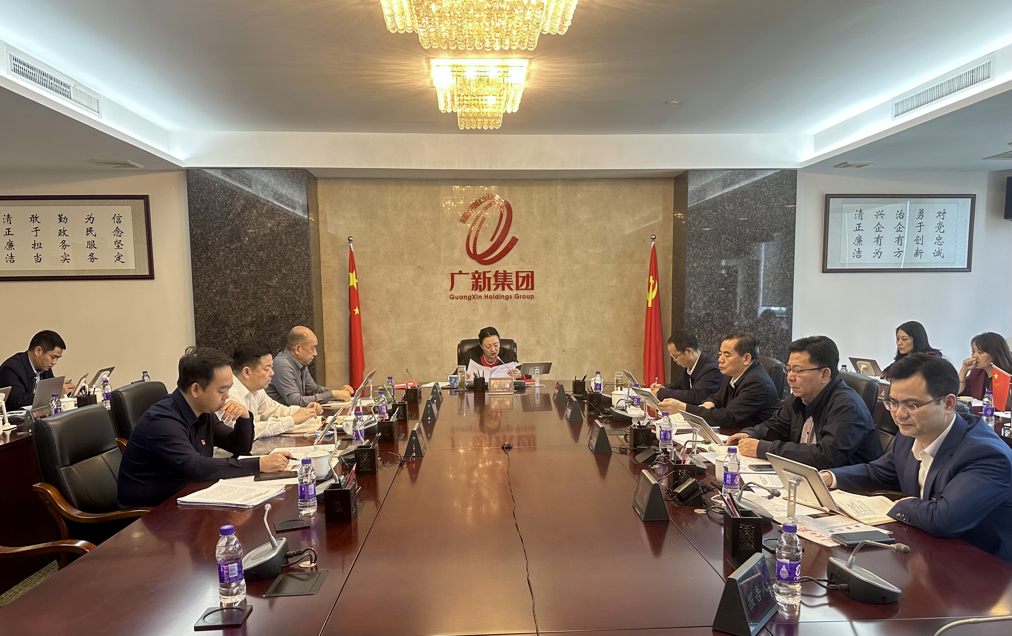 红桃影视免费观看党委理论学习中心组传达学习中央、省委学习贯彻习近平新时代中国特色社会主义思想主题教育工作会议精神