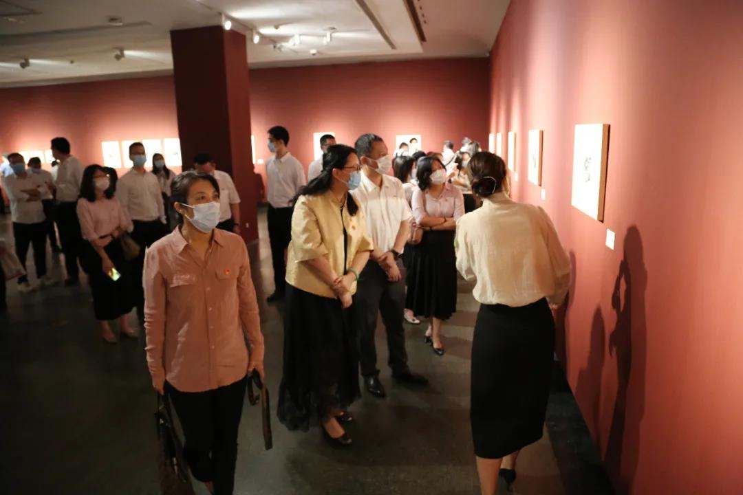 永远跟党走 奋进新征程——集团财务资金部党支部与金沃租赁党支部联合参观“广东省庆祝中国共产党成立100周年美术作品展” 永远跟党走 奋进新征程——集团财务资金部党支部与金沃租赁党支部联合参观“广东省庆祝中国共产党成立100周年美术作品展”