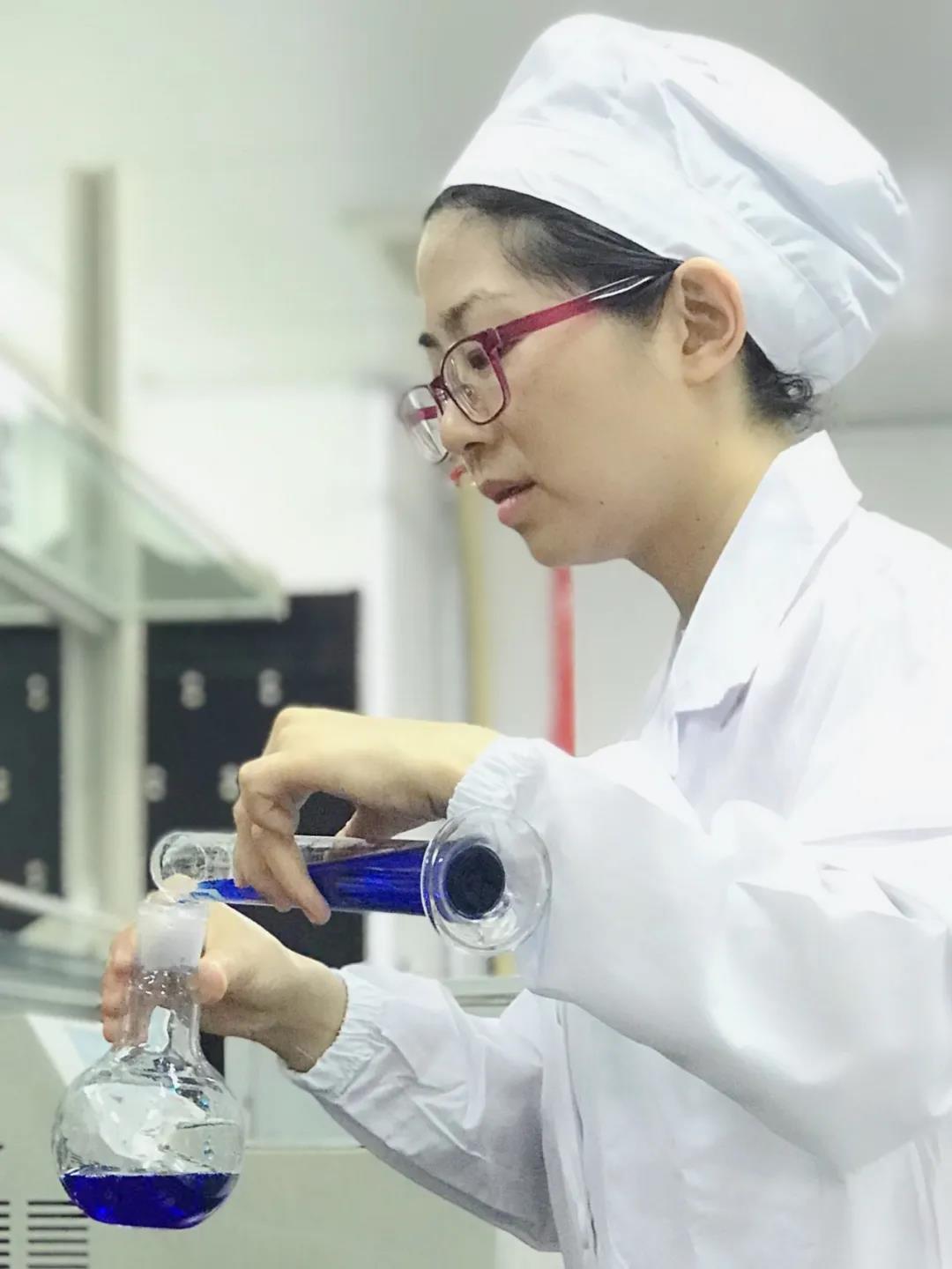 佛塑科技徐冰荣获禅城区创新驱动发展优秀科研人才“金禅玉兰”奖 佛塑科技徐冰荣获禅城区创新驱动发展优秀科研人才“金禅玉兰”奖