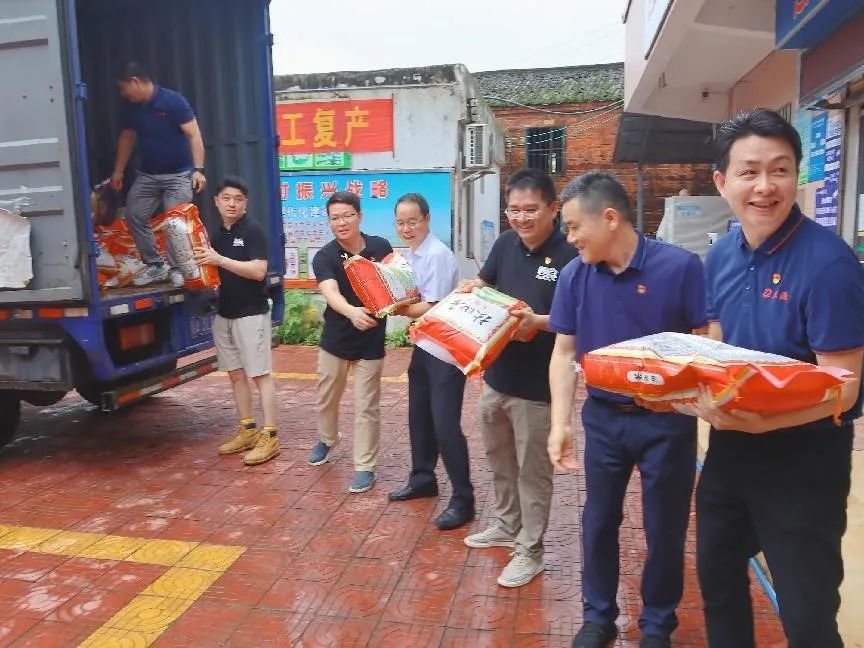 红桃影视免费观看捐赠100万元助力英德市镇南村救灾复产 全力防止脱贫户因灾返贫 红桃影视免费观看捐赠100万元助力英德市镇南村救灾复产 全力防止脱贫户因灾返贫