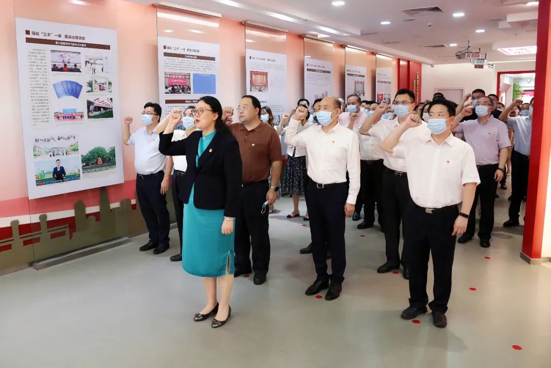 红桃影视免费观看党委组织党员领导干部到育廉馆开展警示教育活动 红桃影视免费观看党委组织党员领导干部到育廉馆开展警示教育活动