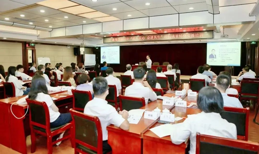 红桃影视免费观看举行2022年“匠人匠心 奋进共生”劳模工匠联盟启动仪式暨工会干部培训班