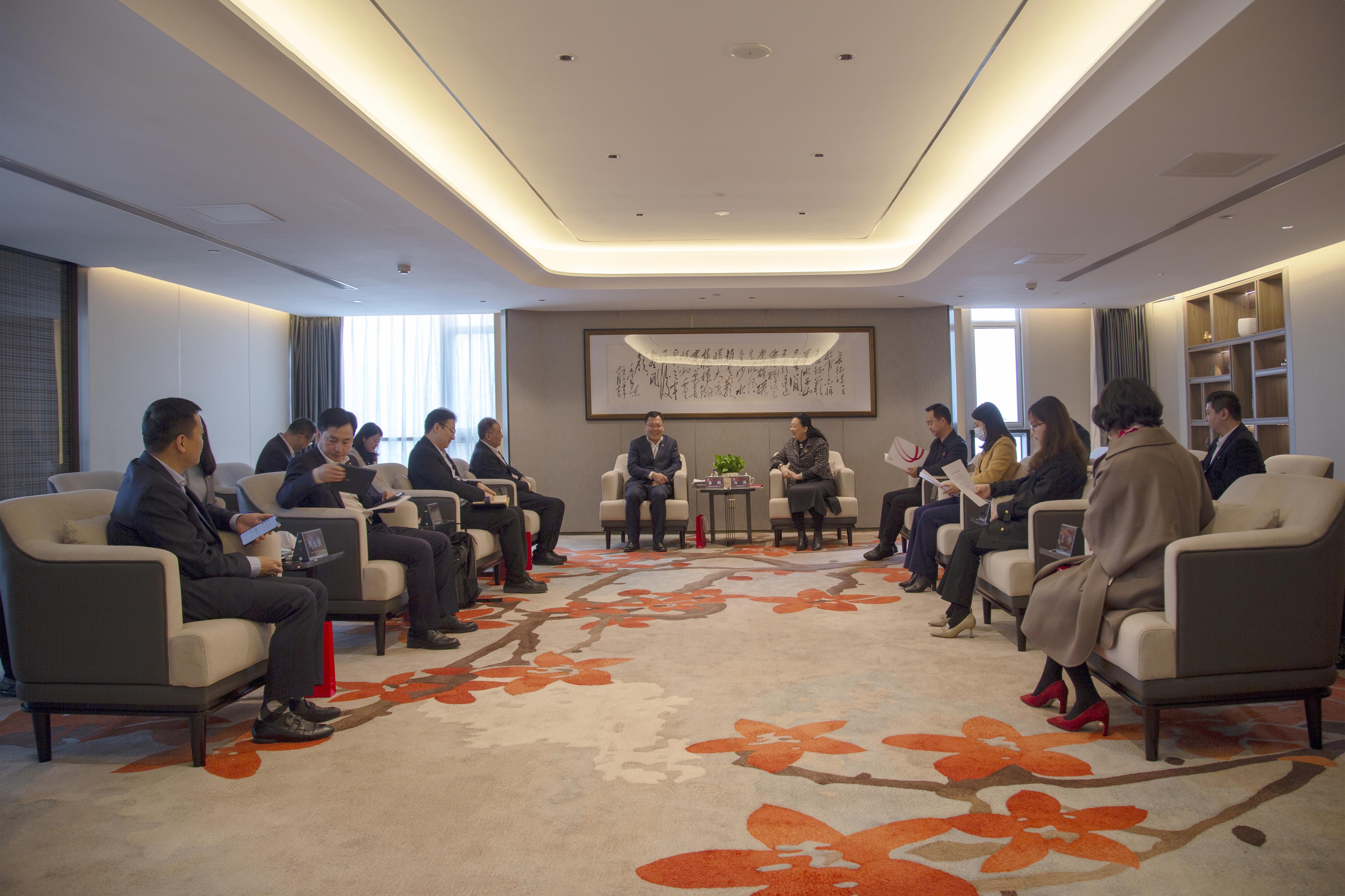 交通银行广东省分行党委书记、行长唐朔一行到访集团 交通银行广东省分行党委书记、行长唐朔一行到访集团