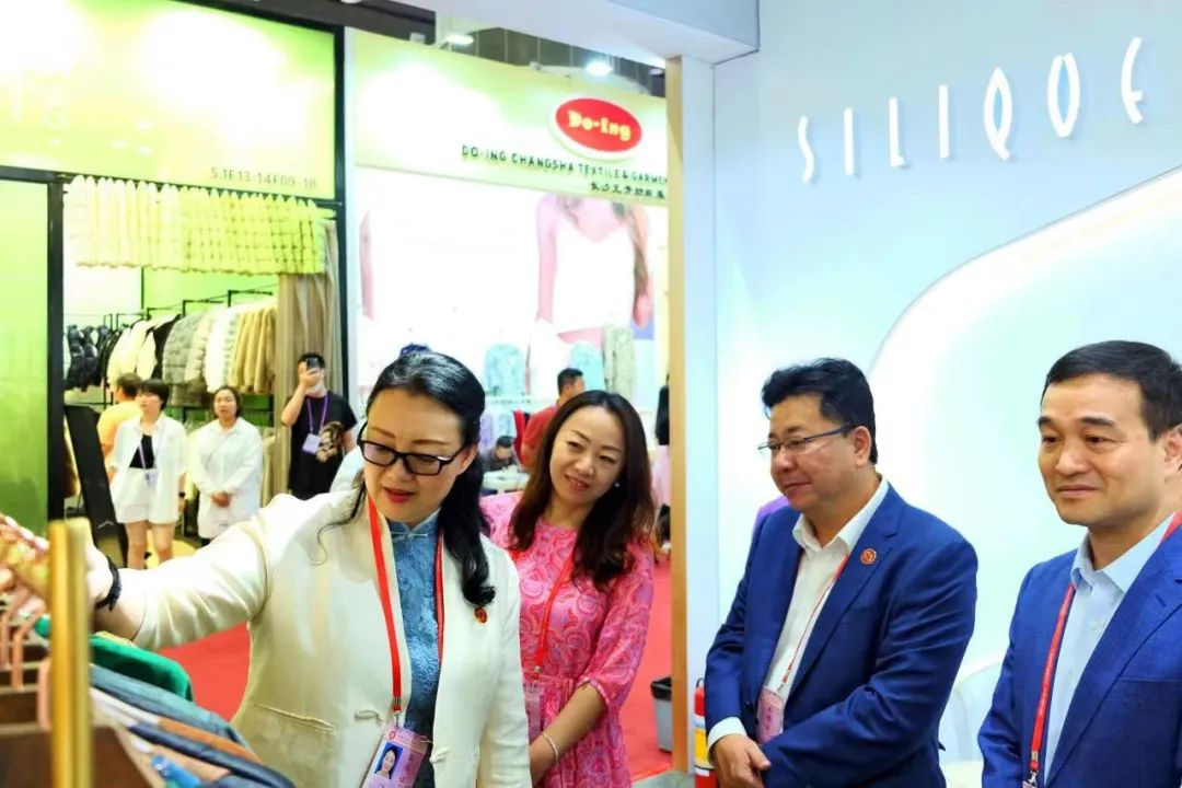 红桃影视免费观看党委书记、董事长白涛率队调研外贸企业广交会参展情况 红桃影视免费观看党委书记、董事长白涛率队调研外贸企业广交会参展情况