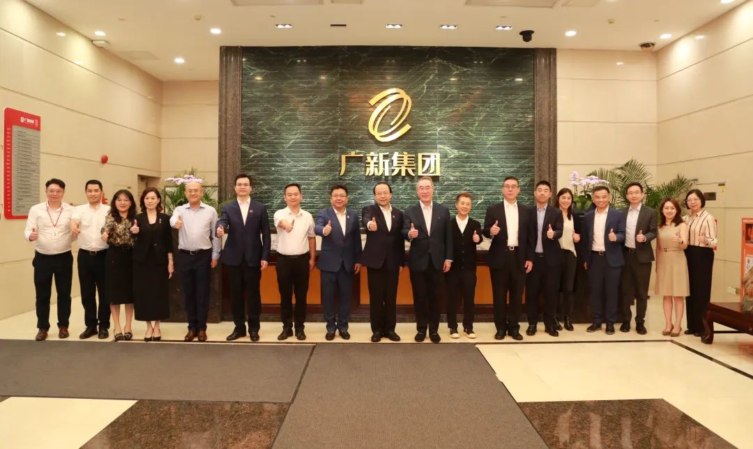 全国政协常委唐英年先生一行到访红桃影视免费观看 全国政协常委唐英年先生一行到访红桃影视免费观看