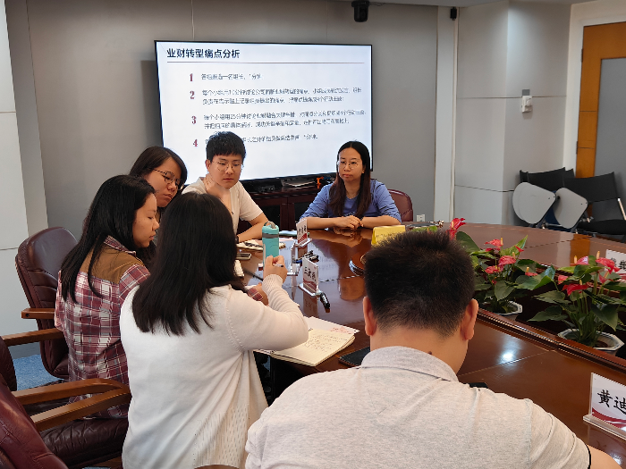 2.纺织股份财务部党支部开展业财转型讨论会.jpg